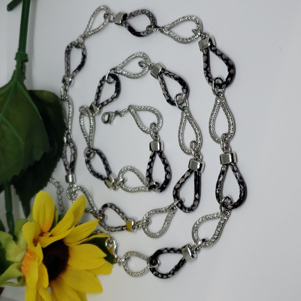 Premier Designs silver color, black snakeskin teardrop linked necklace NWOT